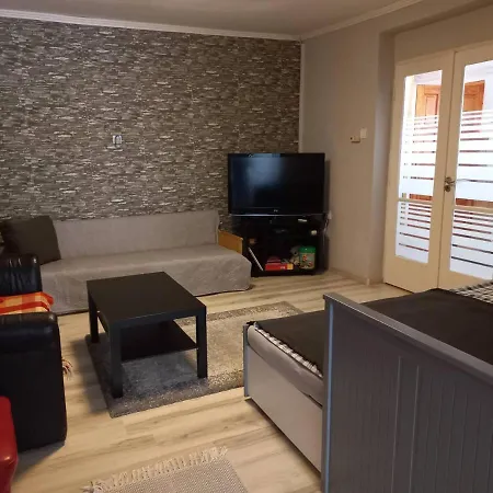 Rozsa Vendeghaz Apartment